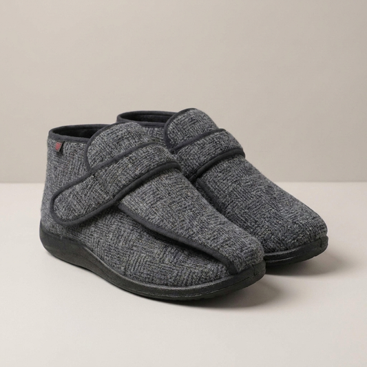 PLUXSTYLE::numise::adam-adjustable-slip-on-boots::closeup-detail
