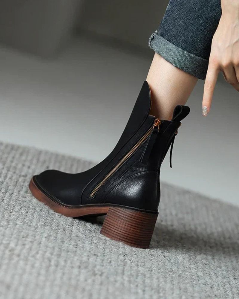 PLUXSTYLE::numise::alina-timeless-ankle-boots::lifestyle-keep-2
