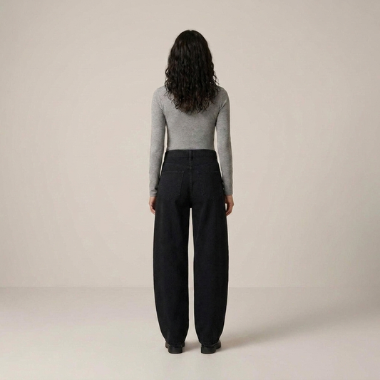 PLUXSTYLE::numise::akari-black-barrel-jeans::back