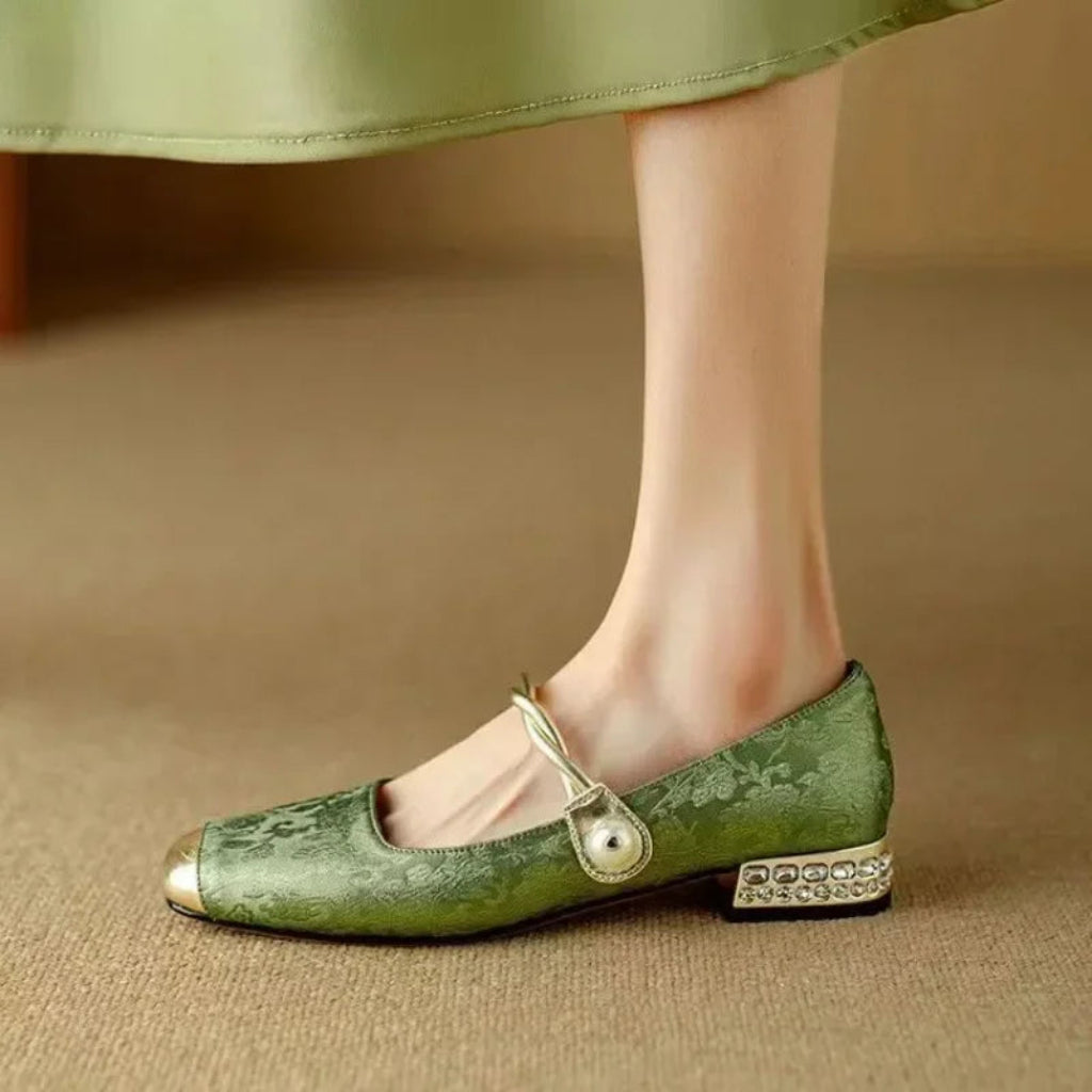 PLUXSTYLE::numise::everyday-mary-jane-shoes::lifestyle-keep-2