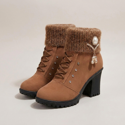 PLUXSTYLE::numise::everyday-chunky-heel-boots::closeup-detail