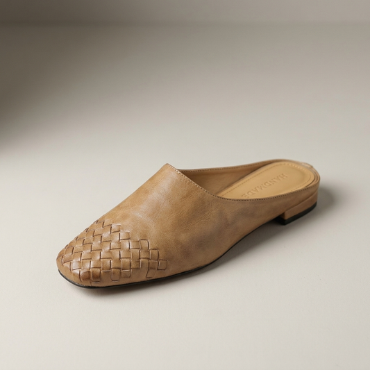 PLUXSTYLE::numise::clara-timeless-mule-footwear::closeup-hero