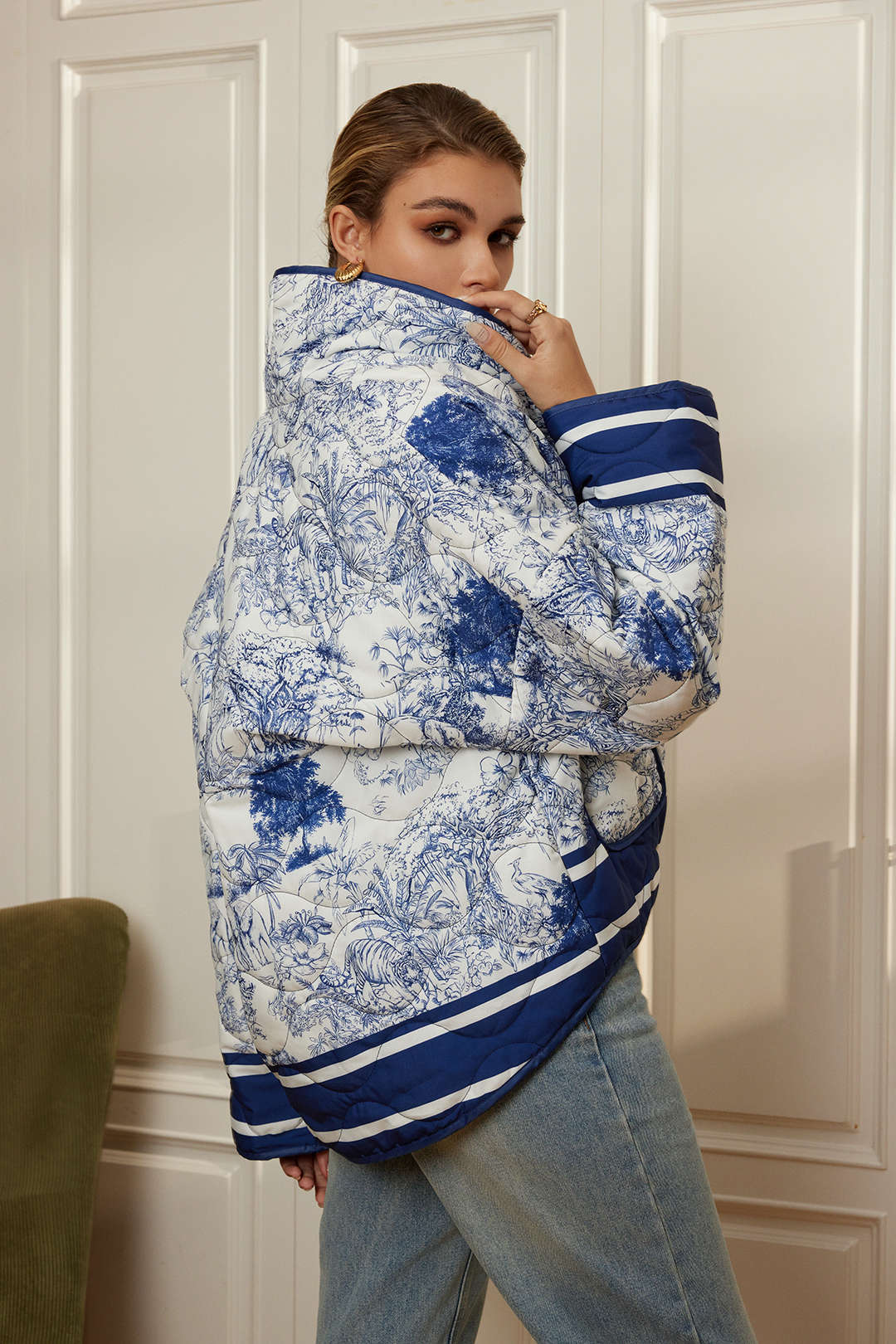 PLUXSTYLE::numise::aurielle-floral-parka::lifestyle-keep-2