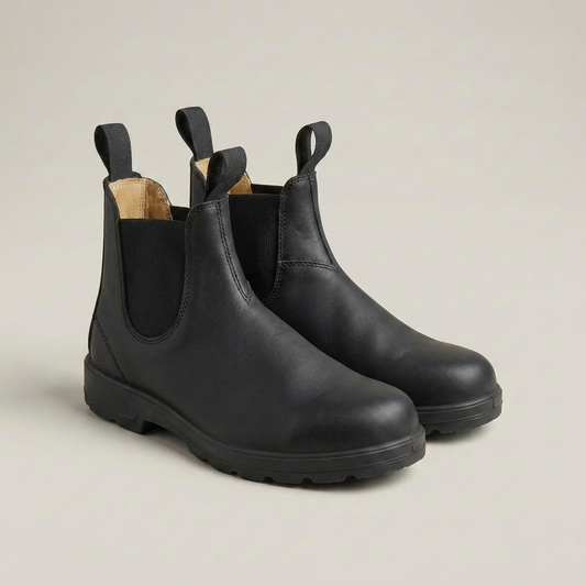 PLUXSTYLE::numise::pull-tab-chelsea-boots::closeup-detail