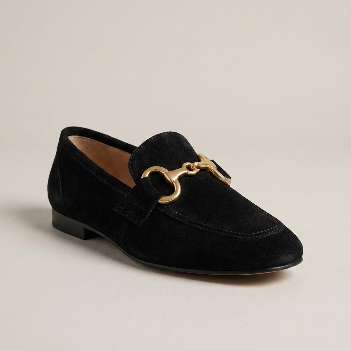 PLUXSTYLE::numise::camila-horsebit-loafers::closeup-hero