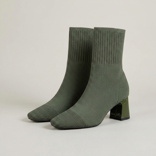 PLUXSTYLE::numise::pointed-toe-slip-on-ankle-boots::closeup-detail