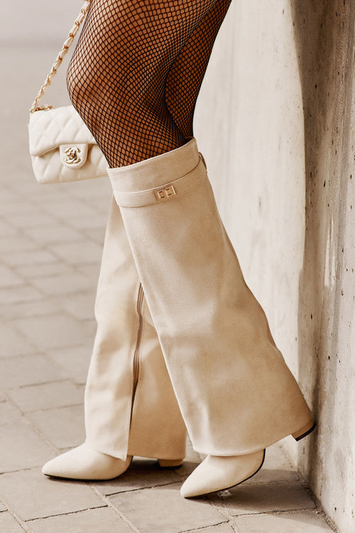 PLUXSTYLE::numise::pointed-toe-tall-boots::lifestyle-keep-2