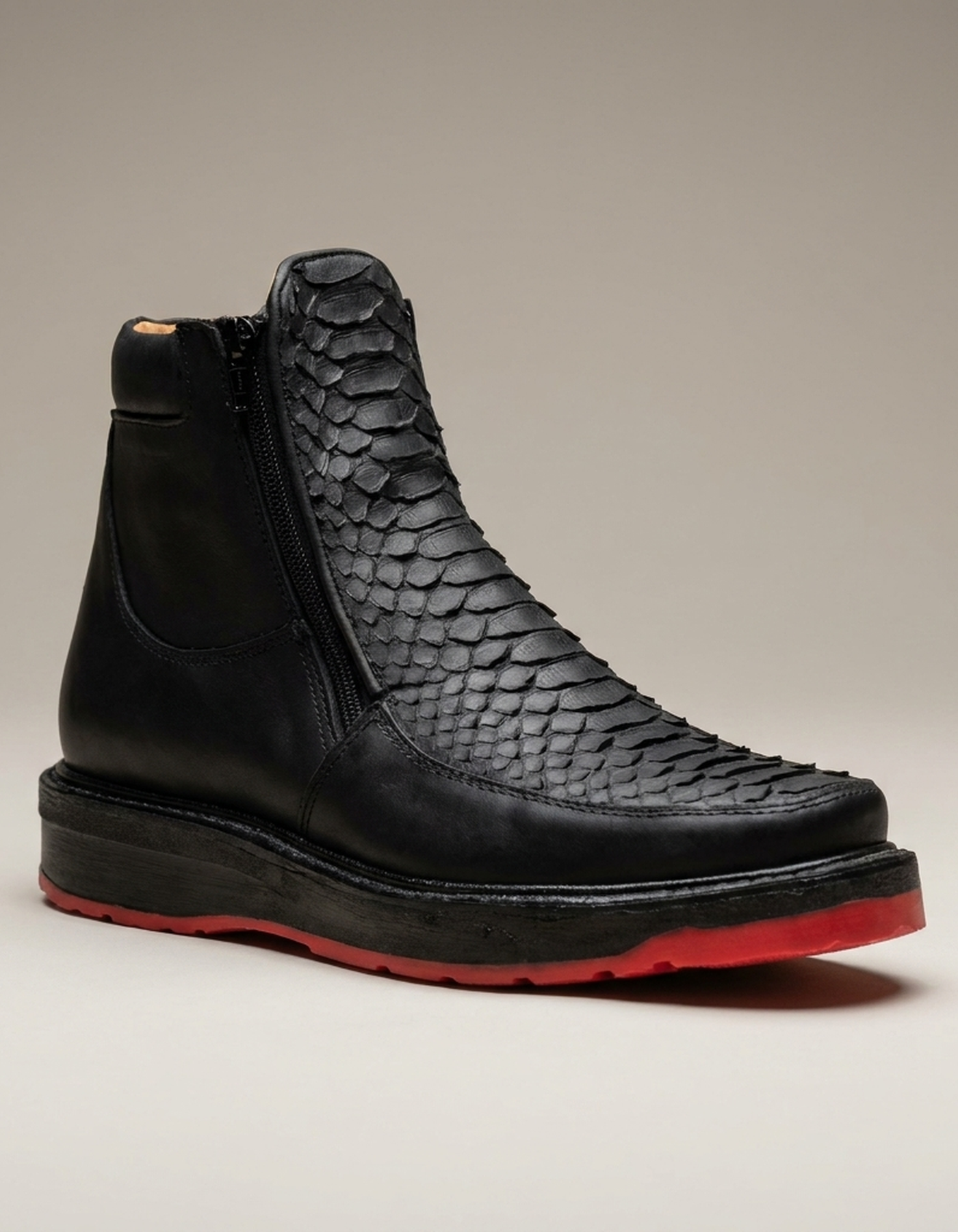 PLUXSTYLE::numise::mens-textured-side-zip-boots-1::closeup-hero