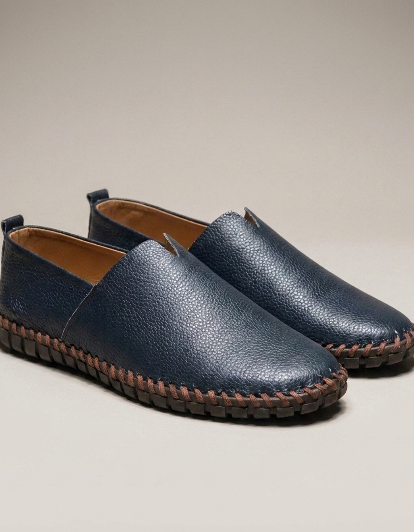 PLUXSTYLE::numise::mens-whipstitch-loafers::closeup-detail