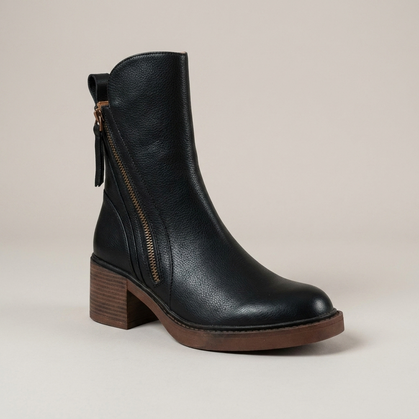 PLUXSTYLE::numise::refined-everyday-ankle-boots::closeup-hero