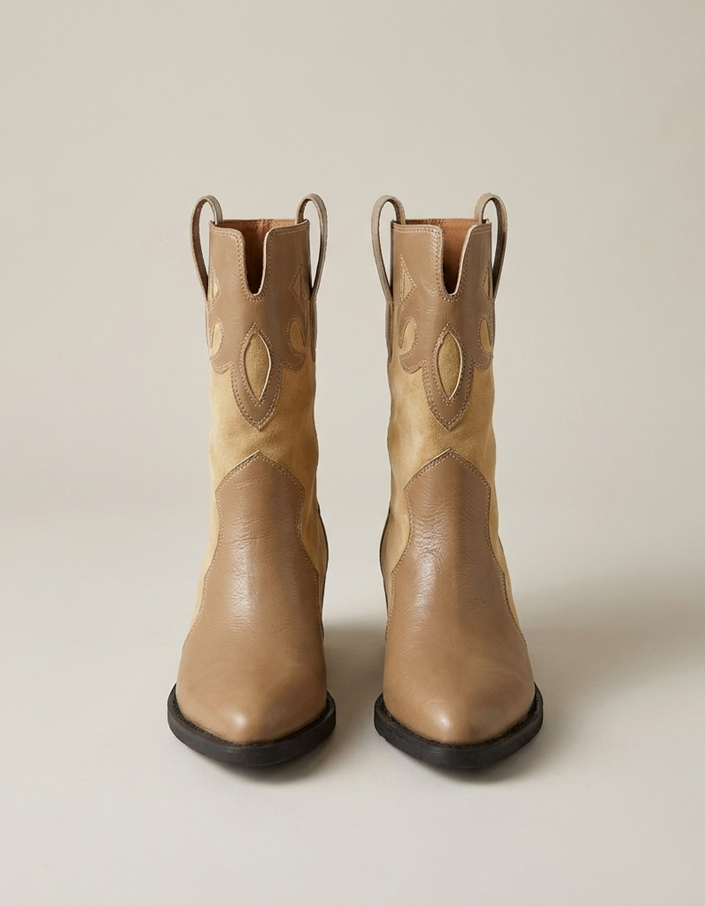 PLUXSTYLE::numise::embroidered-western-ankle-boots::pack-apricot