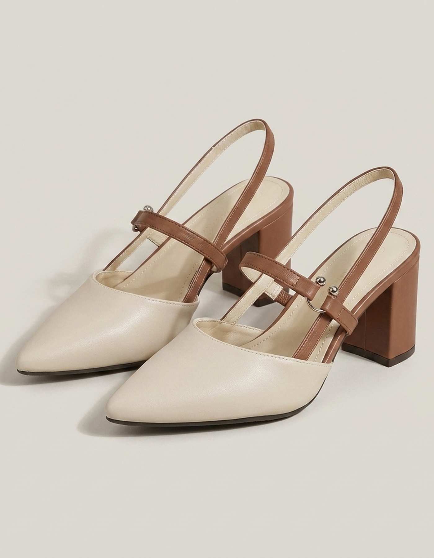 PLUXSTYLE::numise::pointed-toe-slingback-footwear::pack-light-brown