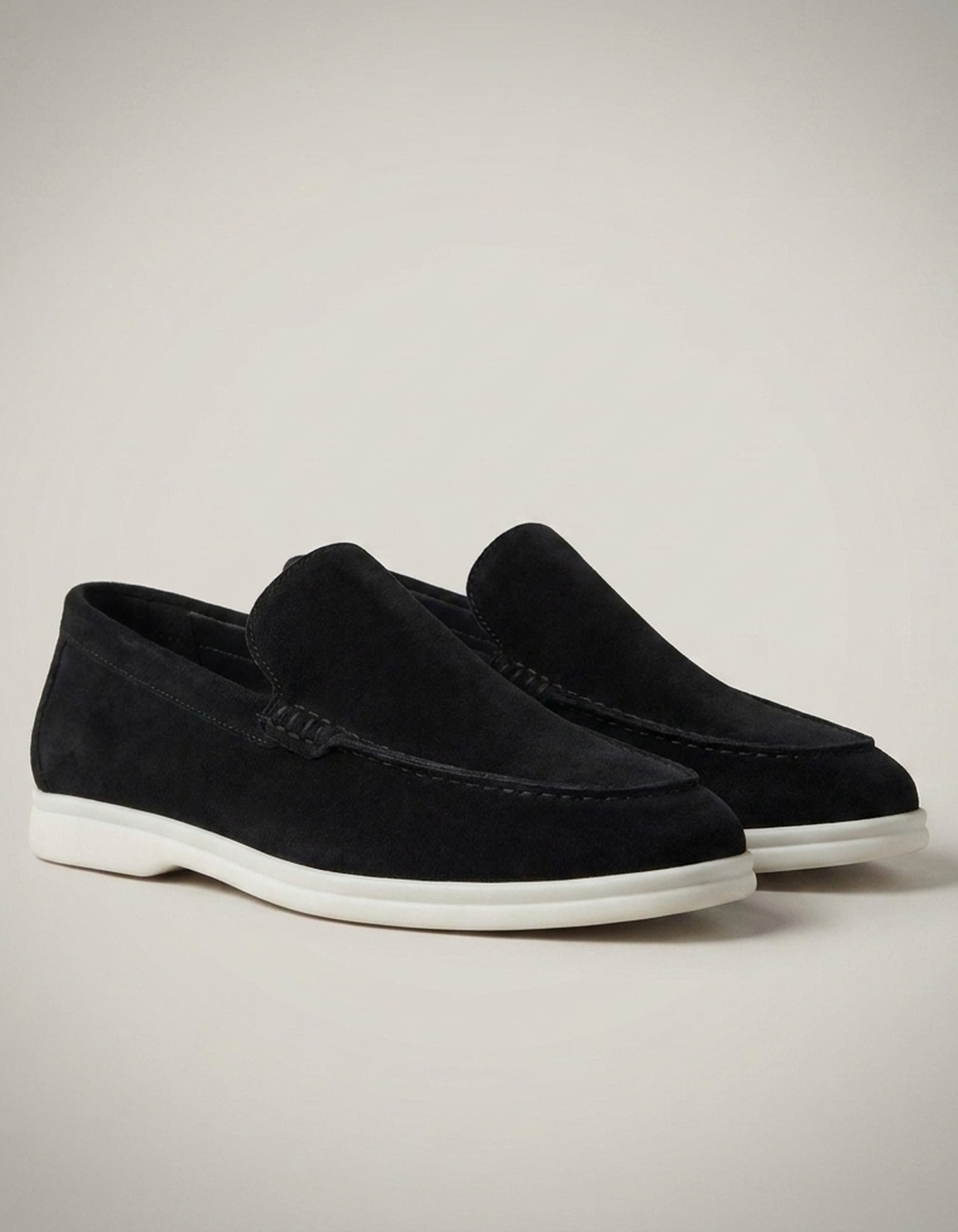 PLUXSTYLE::numise::roger-relaxed-loafers::closeup-detail