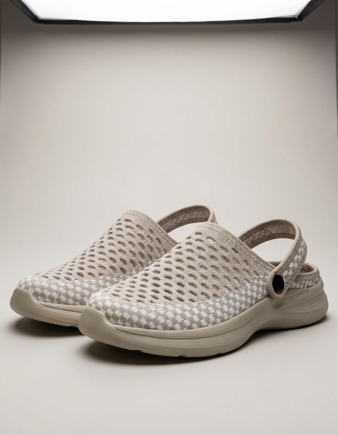 PLUXSTYLE::numise::breathable-unisex-comfort-clogs::pack-hero