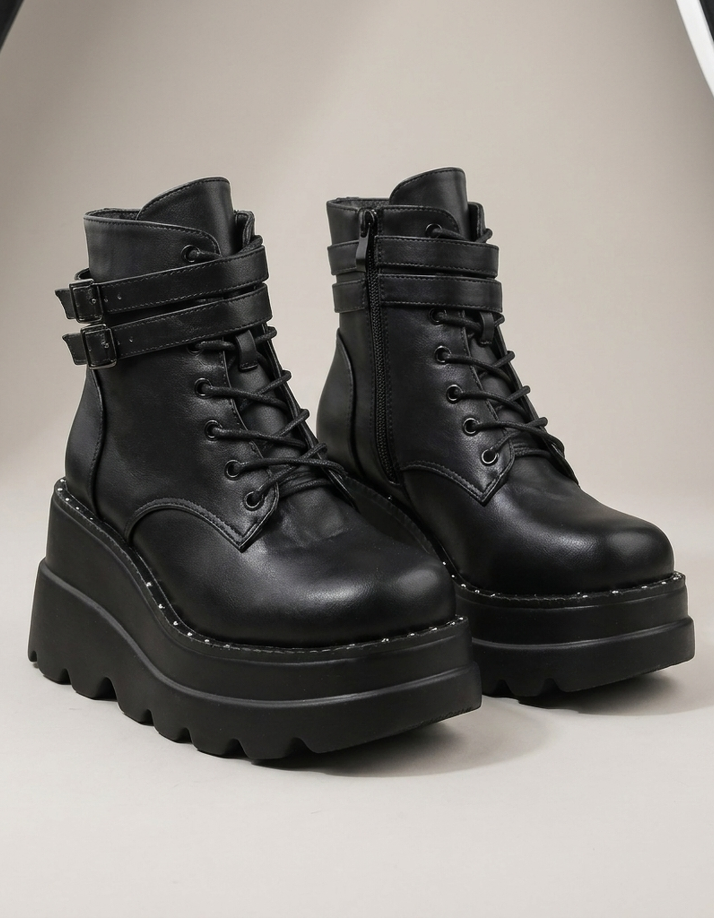 PLUXSTYLE::numise::studded-platform-combat-boots::pack-black