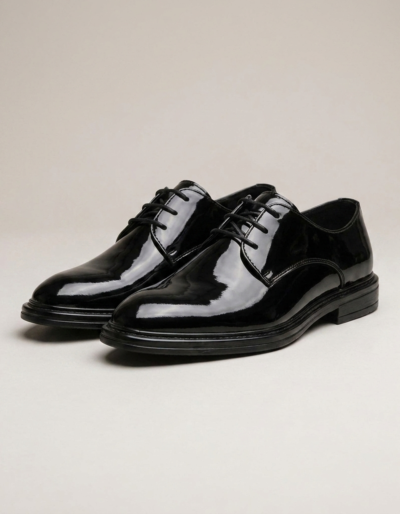 PLUXSTYLE::numise::mens-black-tie-derby-shoes::closeup-detail