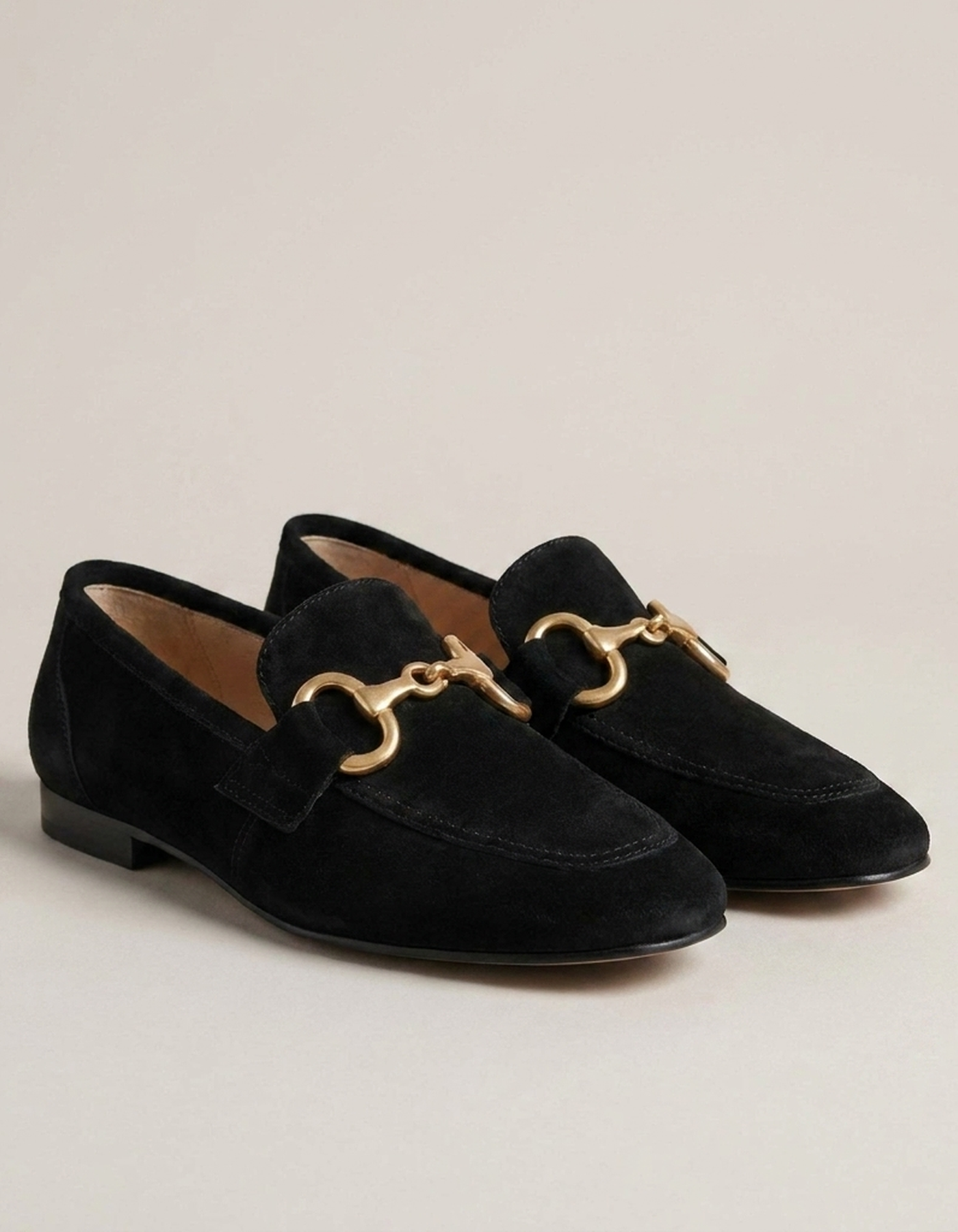 PLUXSTYLE::numise::camila-horsebit-loafers::closeup-detail