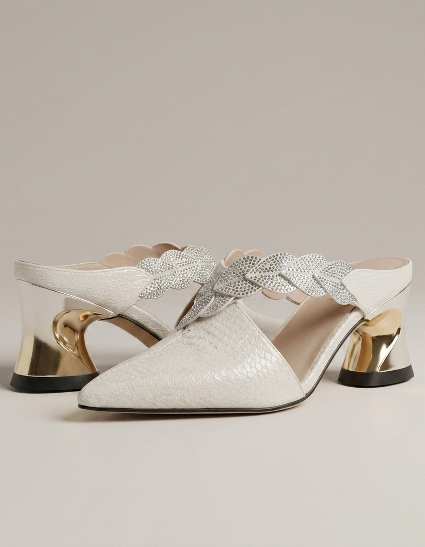 PLUXSTYLE::numise::bianca-sculptural-heel-footwear::pack-white