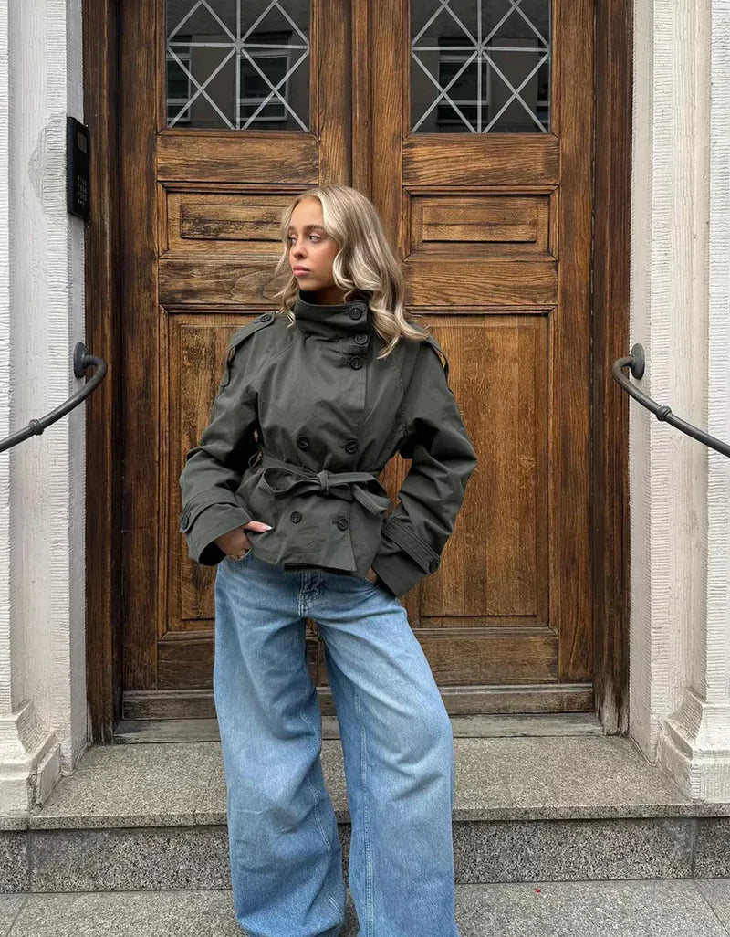 PLUXSTYLE::numise::elise-cropped-trench-parka::lifestyle-keep-1