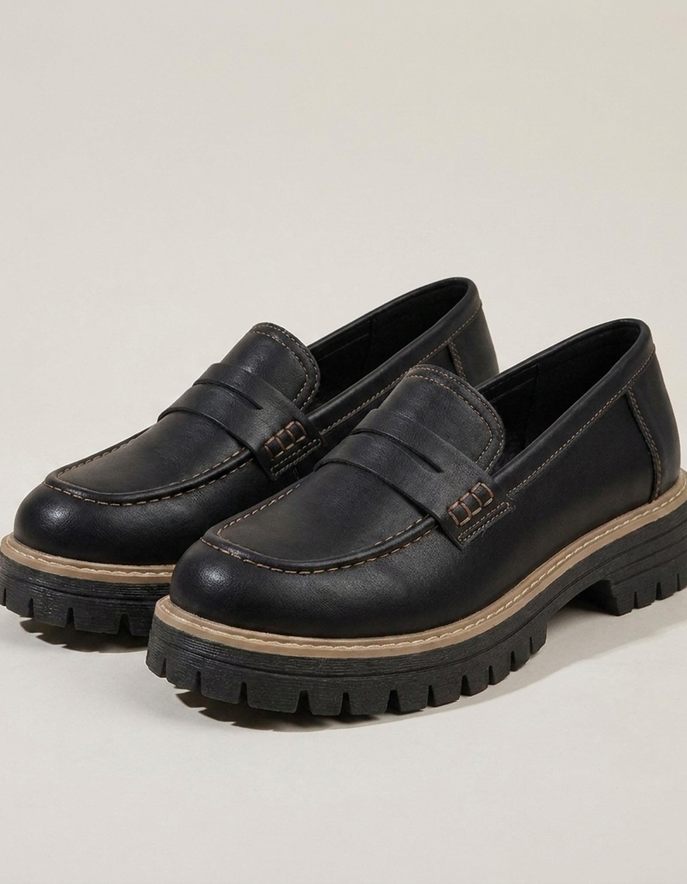 PLUXSTYLE::numise::platform-penny-loafers::closeup-detail