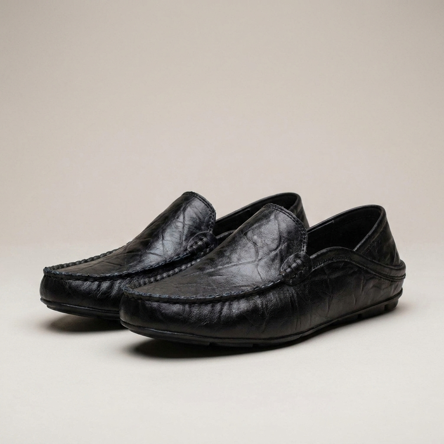PLUXSTYLE::numise::mens-easy-fit-loafer-footwear::closeup-detail