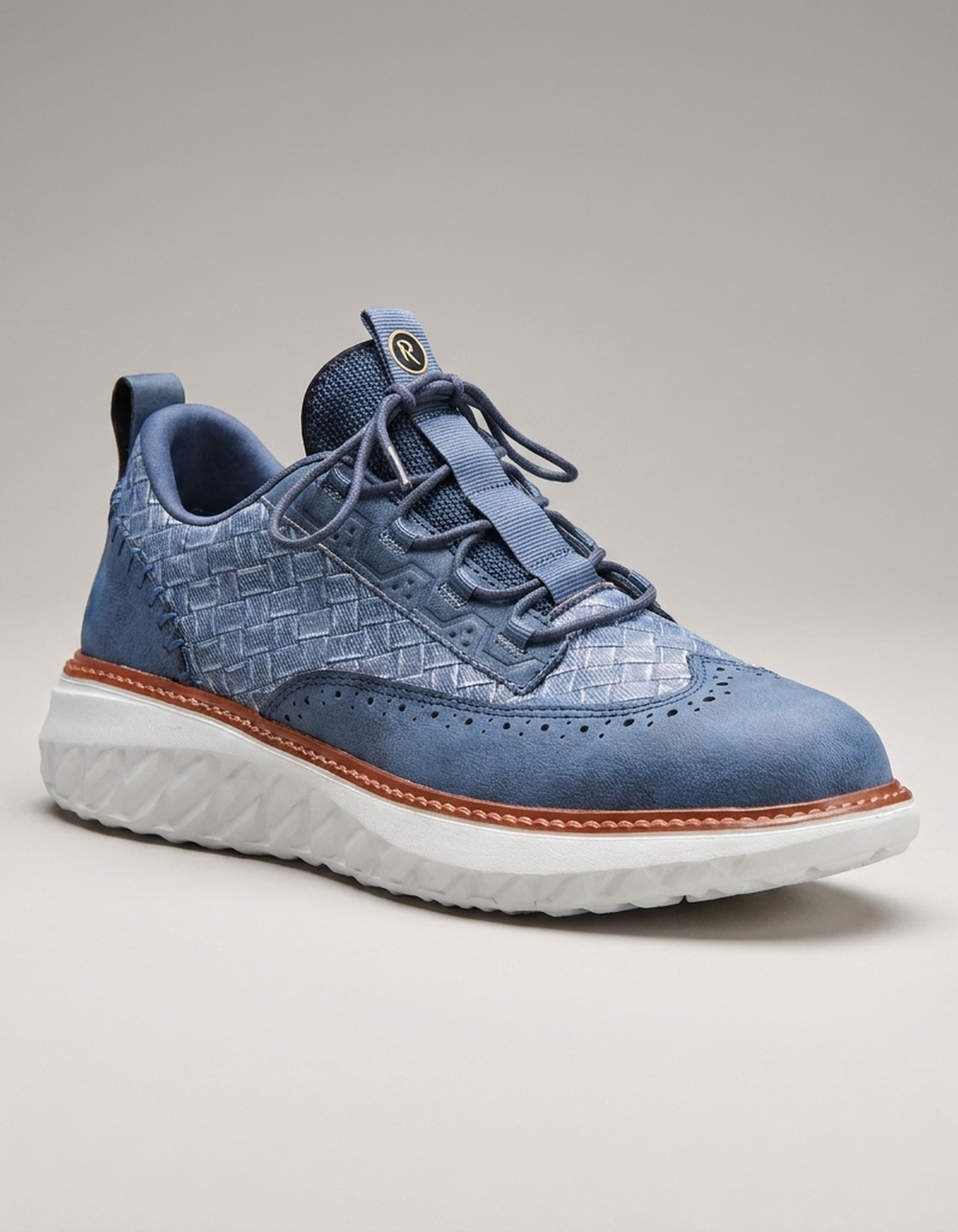 PLUXSTYLE::numise::mens-ventilated-everyday-sneakers::closeup-hero