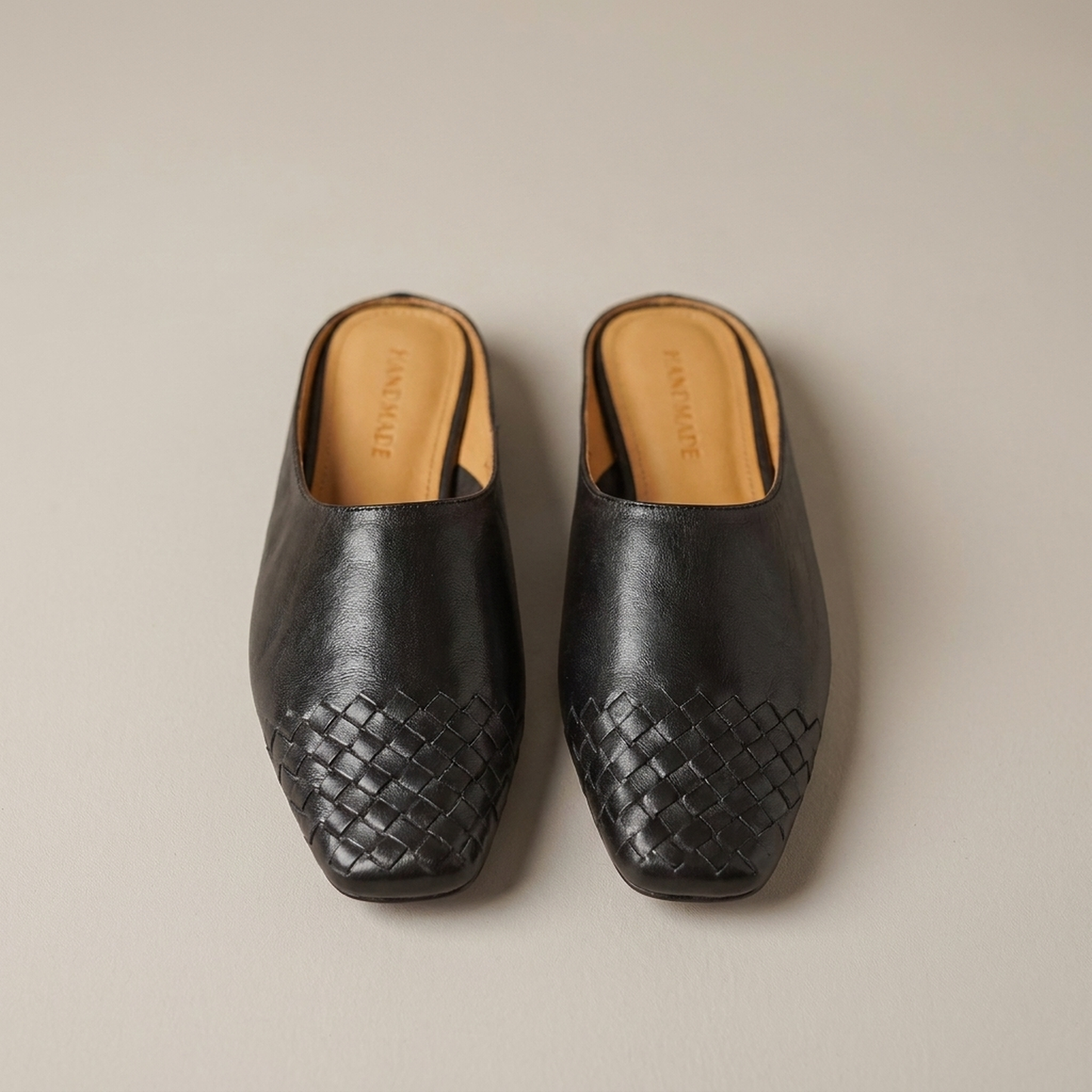 PLUXSTYLE::numise::clara-timeless-mule-footwear::pack-black