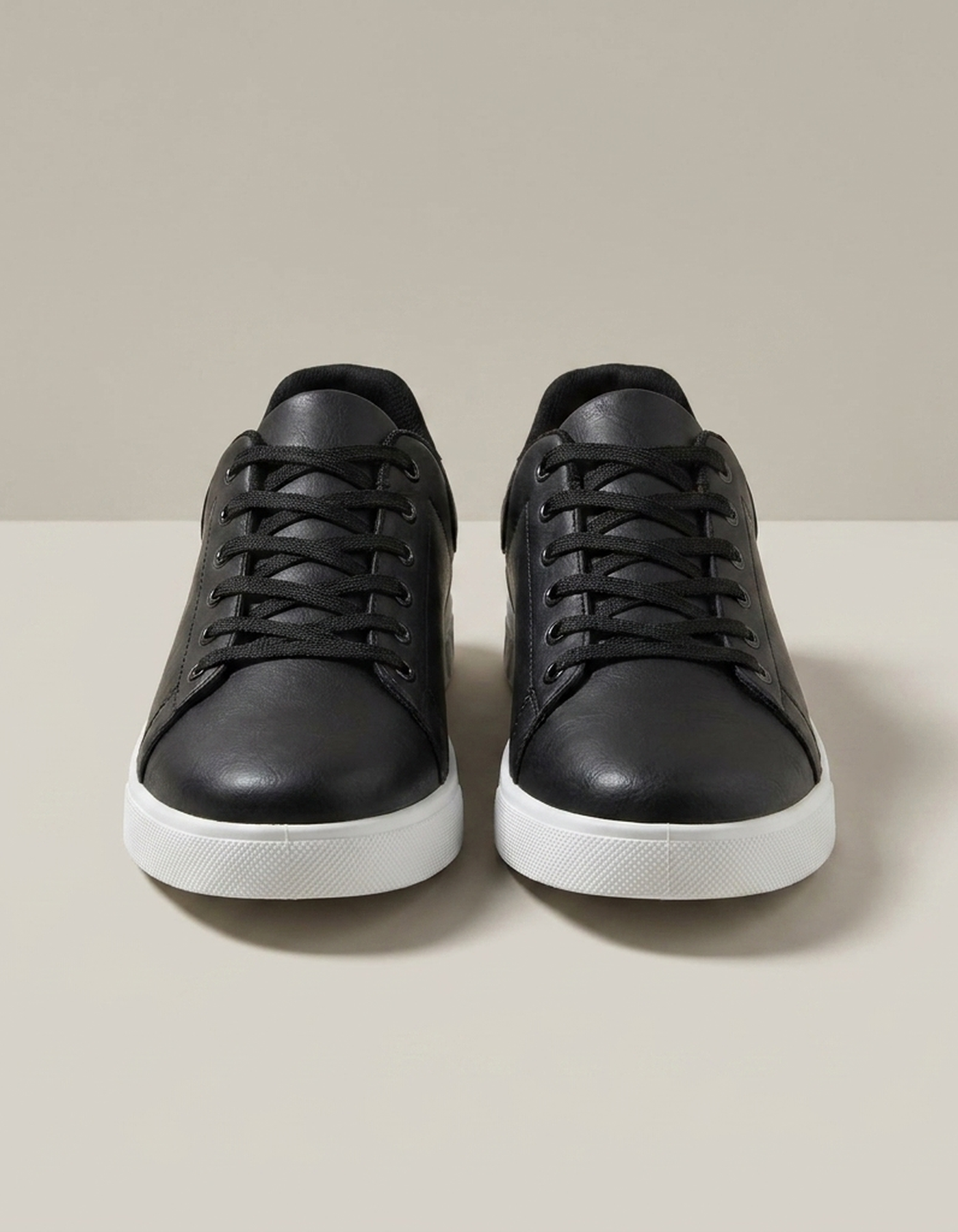 PLUXSTYLE::numise::mens-clean-low-top-sneakers::pack-black