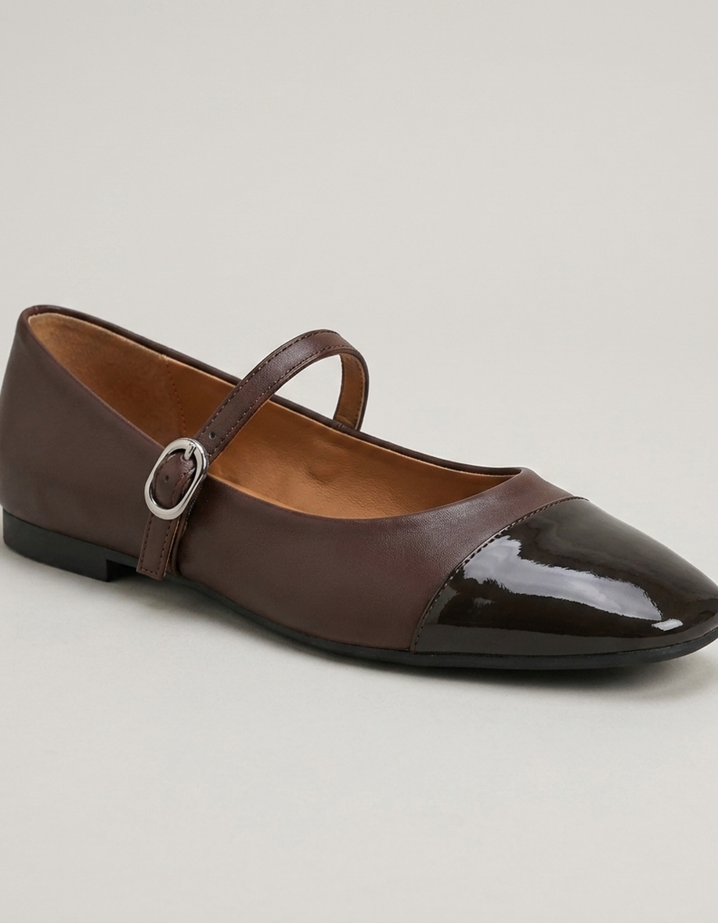 PLUXSTYLE::numise::buckle-strap-mary-jane-footwear::closeup-hero