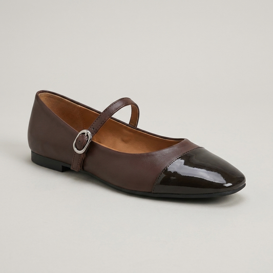 PLUXSTYLE::numise::buckle-strap-mary-jane-footwear::closeup-hero