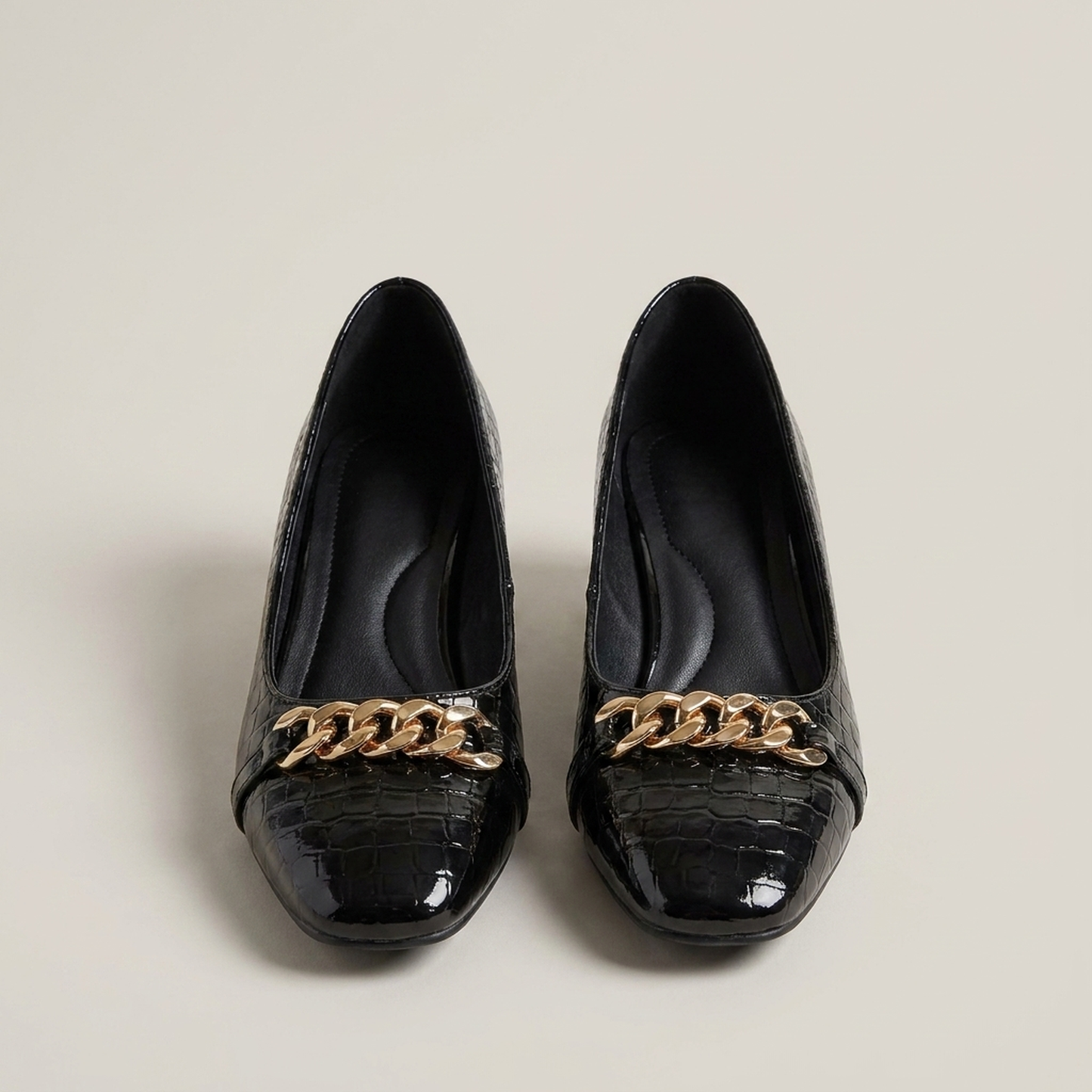 PLUXSTYLE::numise::ava-chain-detail-block-heel-loafers::pack-black