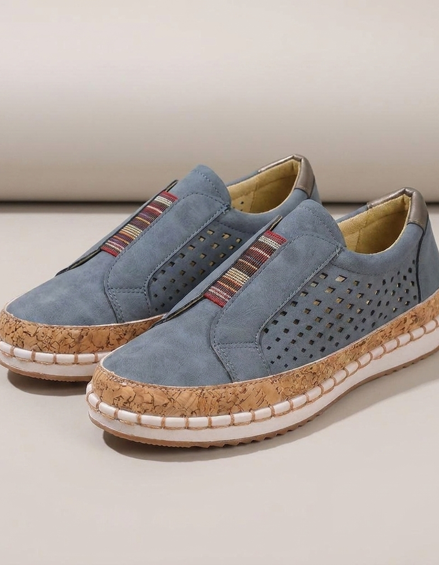 PLUXSTYLE::numise::easy-step-slip-on-footwear::closeup-detail
