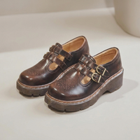 PLUXSTYLE::numise::vintage-t-bar-mary-jane-shoes::closeup-detail