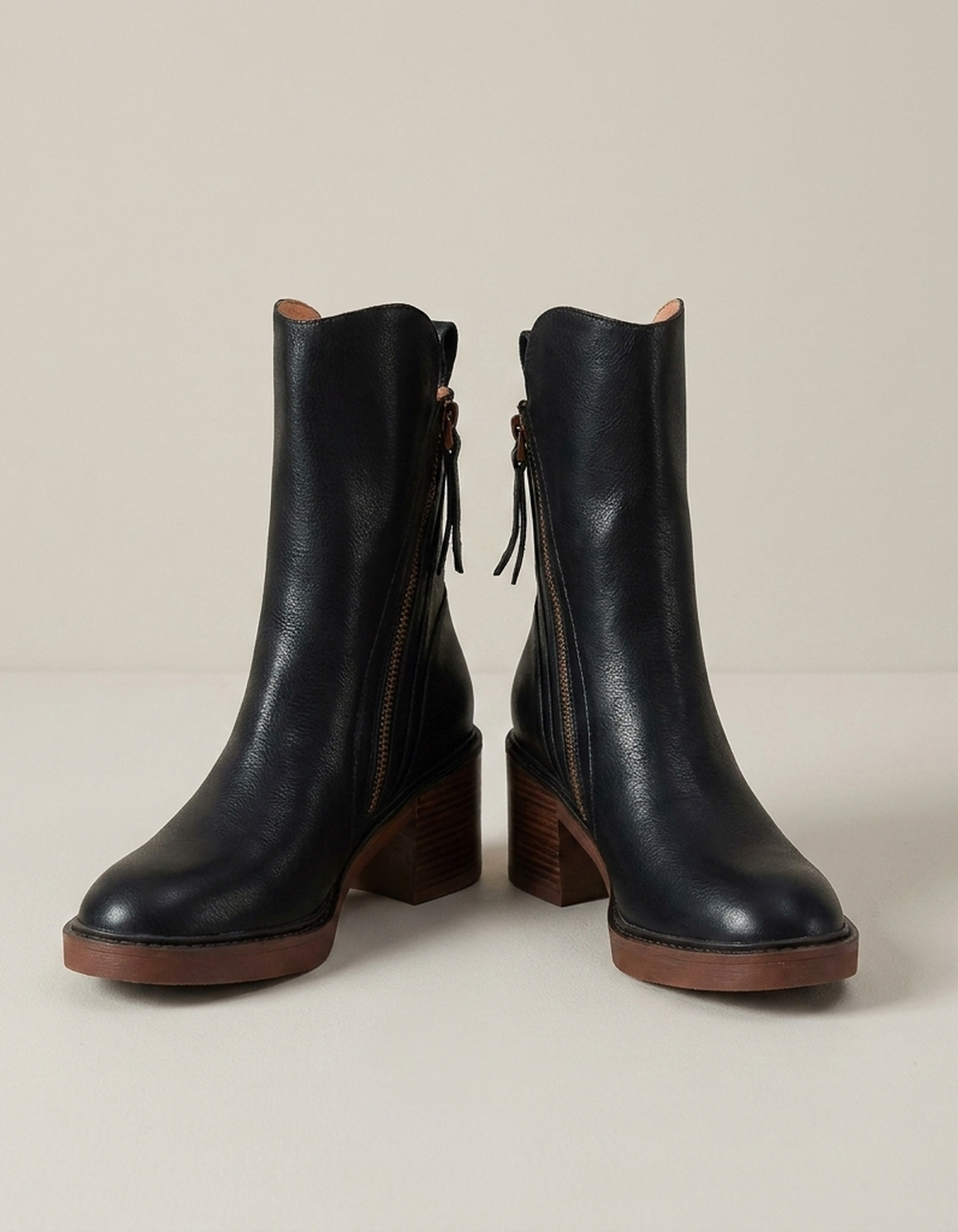 PLUXSTYLE::numise::side-zip-block-heel-ankle-boots::pack-black