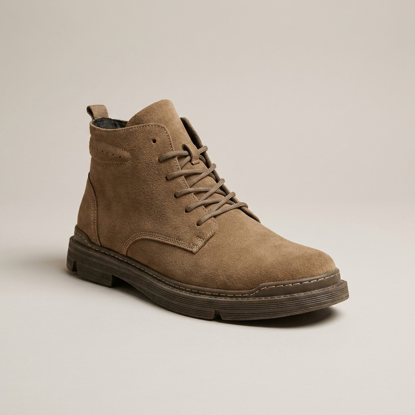 PLUXSTYLE::numise::mens-lace-up-chukka-boots::closeup-hero