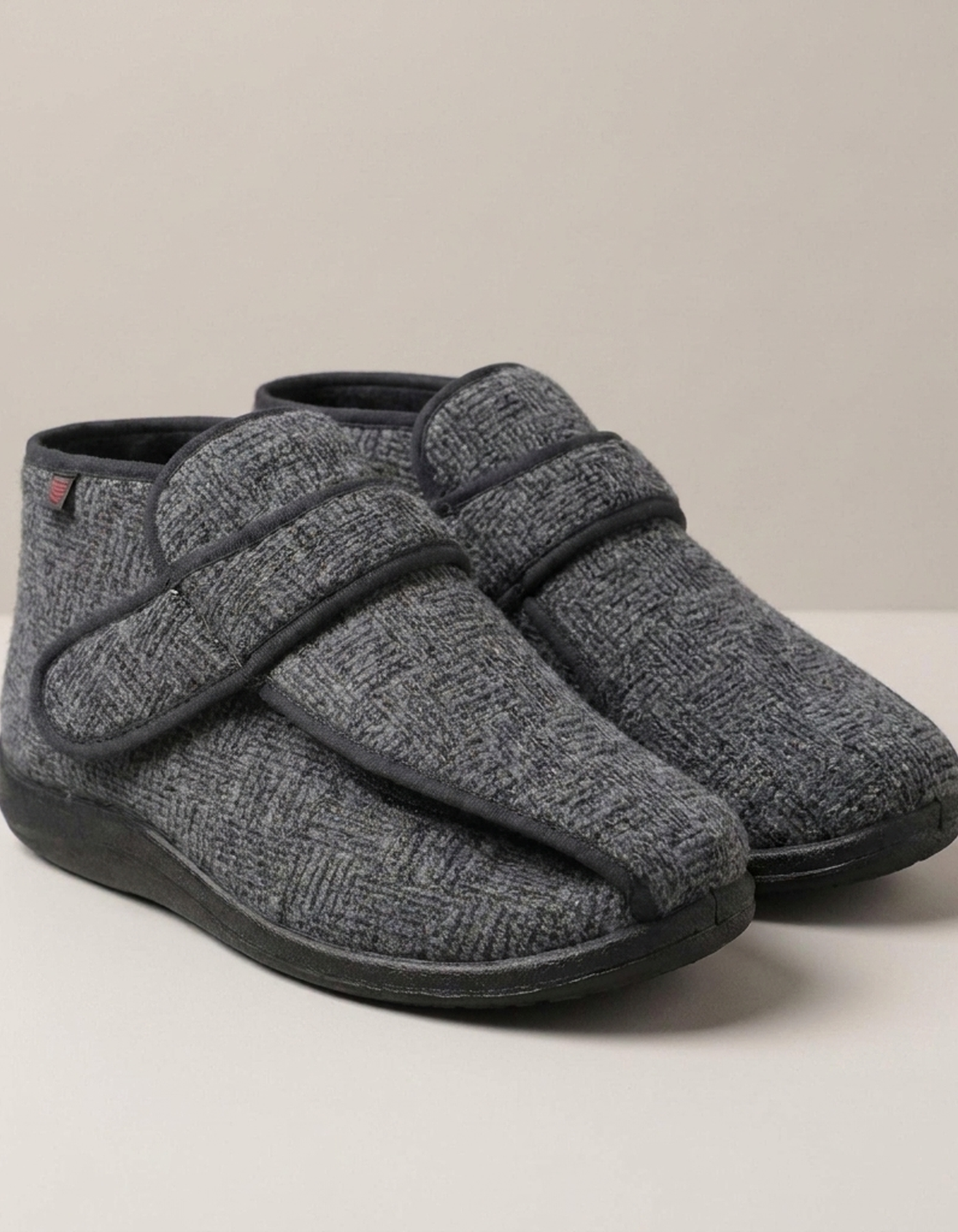 PLUXSTYLE::numise::adam-adjustable-slip-on-boots::closeup-detail