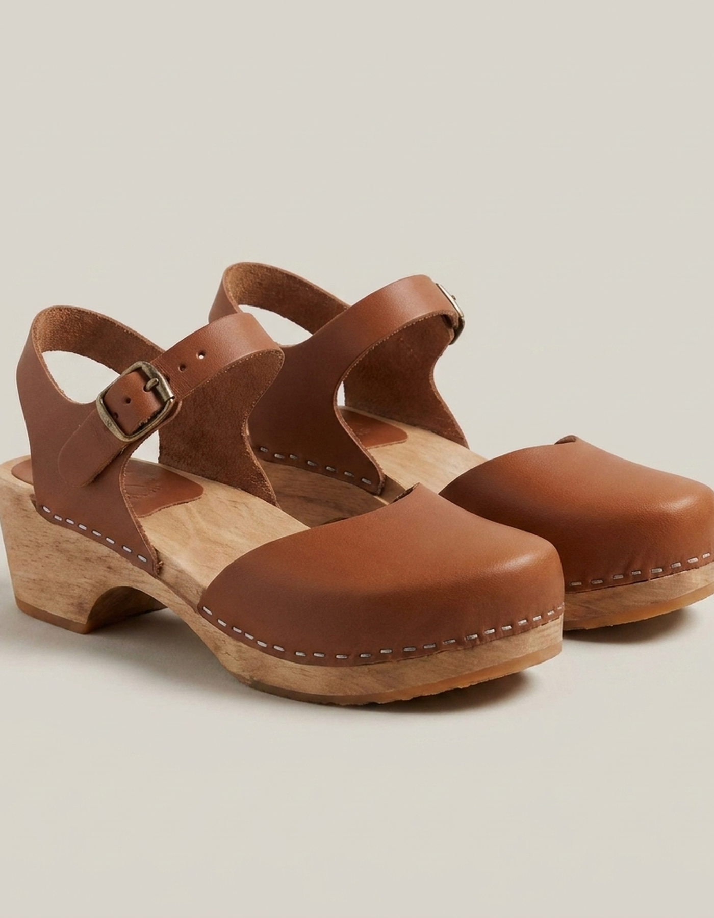 PLUXSTYLE::numise::closed-toe-platform-clogs::pack-brown