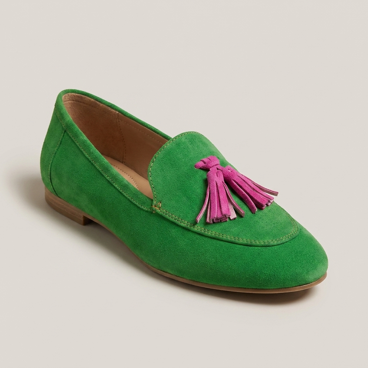 PLUXSTYLE::numise::green-tassel-loafers::closeup-hero