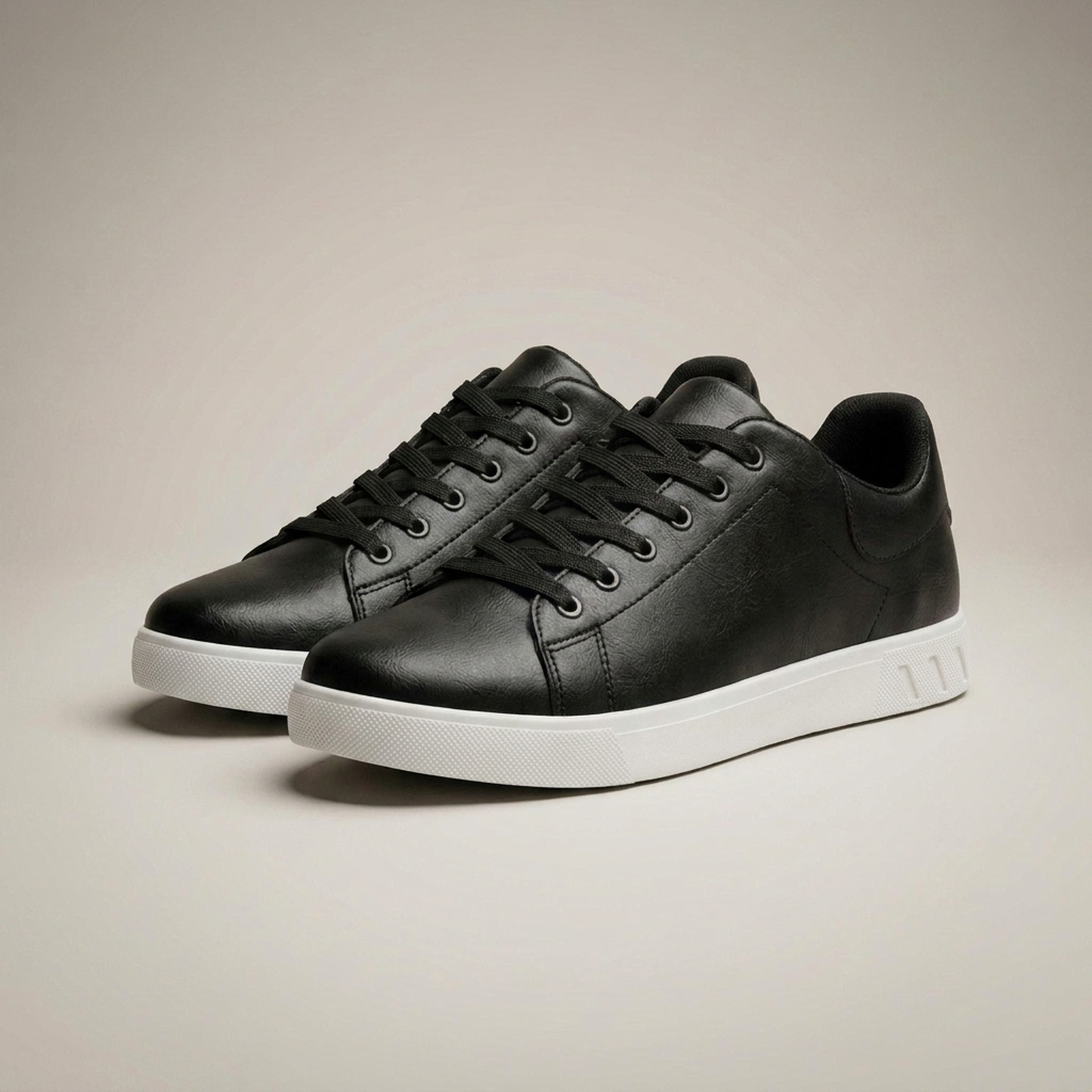 PLUXSTYLE::numise::mens-clean-low-top-sneakers::closeup-detail