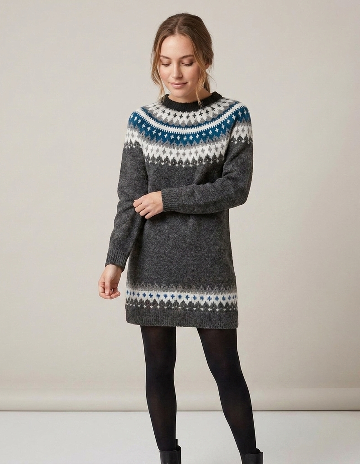 PLUXSTYLE::numise::nordic-sweater-dress::front