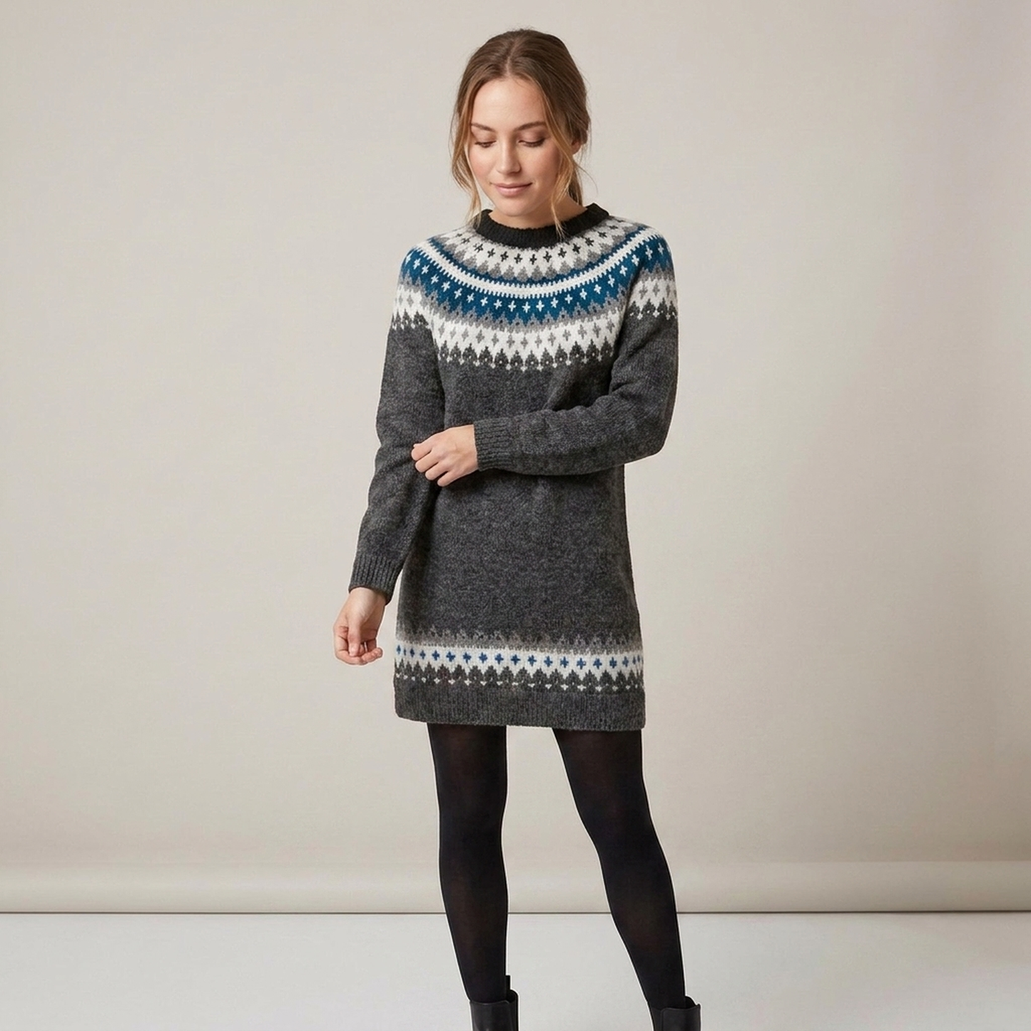PLUXSTYLE::numise::nordic-sweater-dress::front