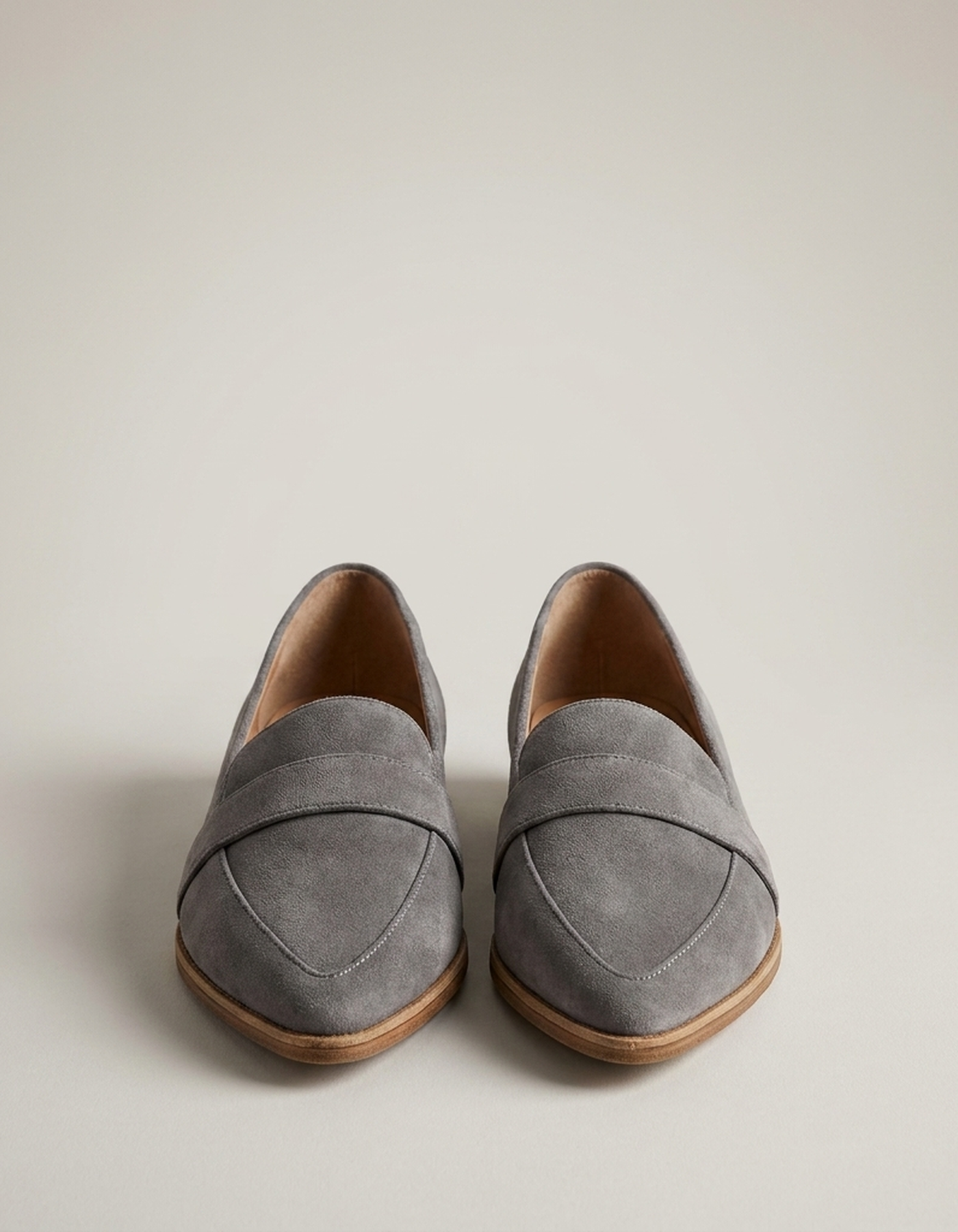 PLUXSTYLE::numise::pointed-toe-comfort-loafers::pack-gray