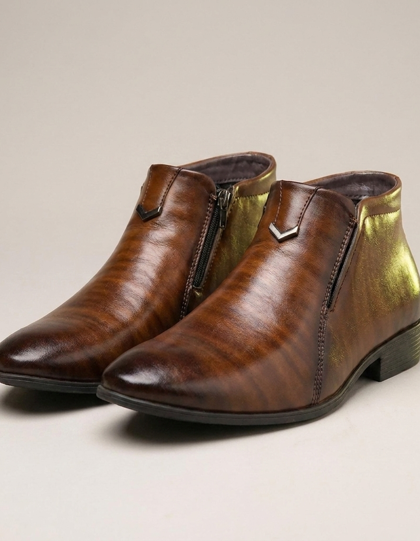PLUXSTYLE::numise::beckett-side-zip-boots::closeup-detail