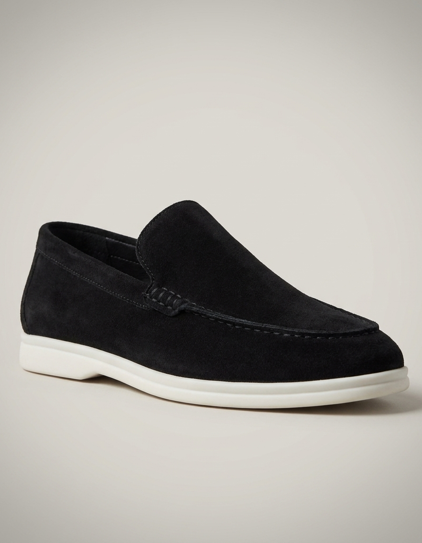 PLUXSTYLE::numise::roger-relaxed-loafers::closeup-hero