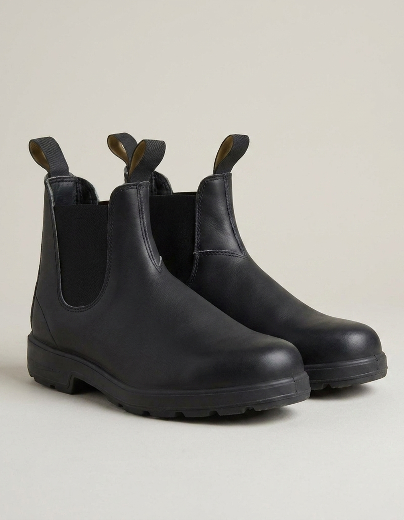 PLUXSTYLE::numise::mens-lug-sole-chelsea-boots::closeup-detail