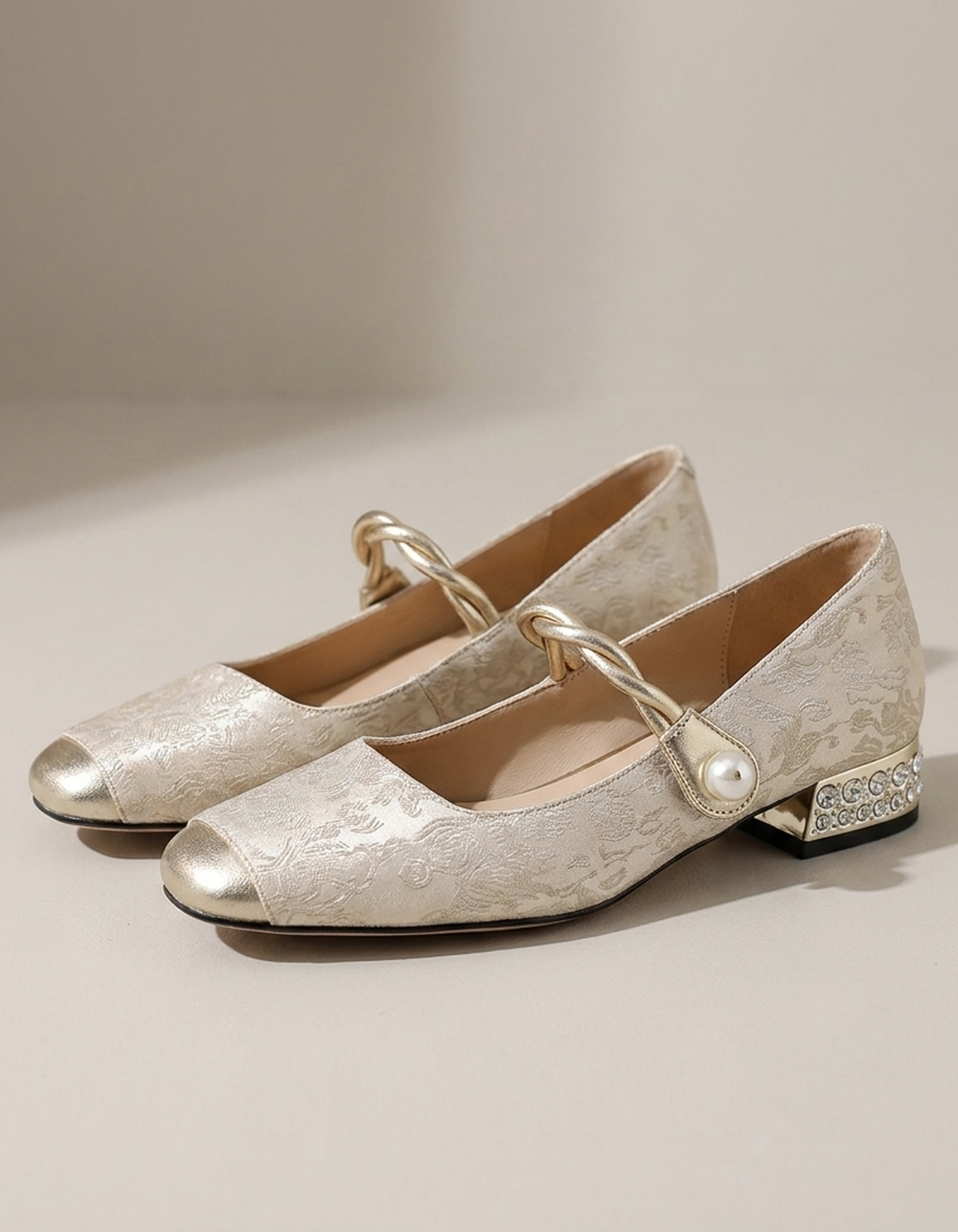 PLUXSTYLE::numise::everyday-mary-jane-shoes::pack-beige