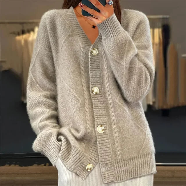 PLUXSTYLE::numise::womens-longline-cardigan::lifestyle-keep-1