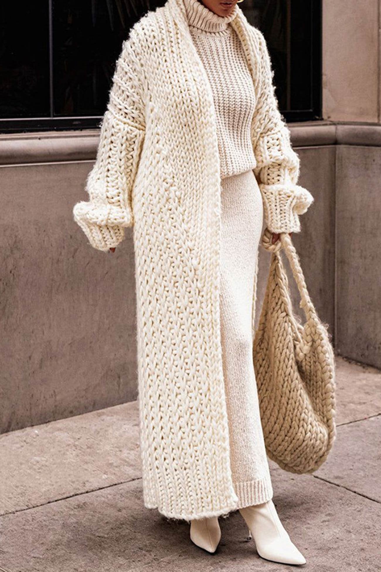 PLUXSTYLE::numise::aria-oversized-cardigan::lifestyle-keep-1