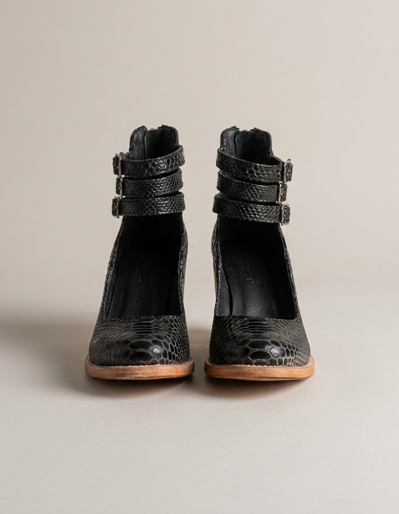 PLUXSTYLE::numise::strappy-block-heel-ankle-boots::pack-black-snakeskin-print