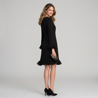 Mini-Kleid mit V-Ausschnitt und Rüschensaum